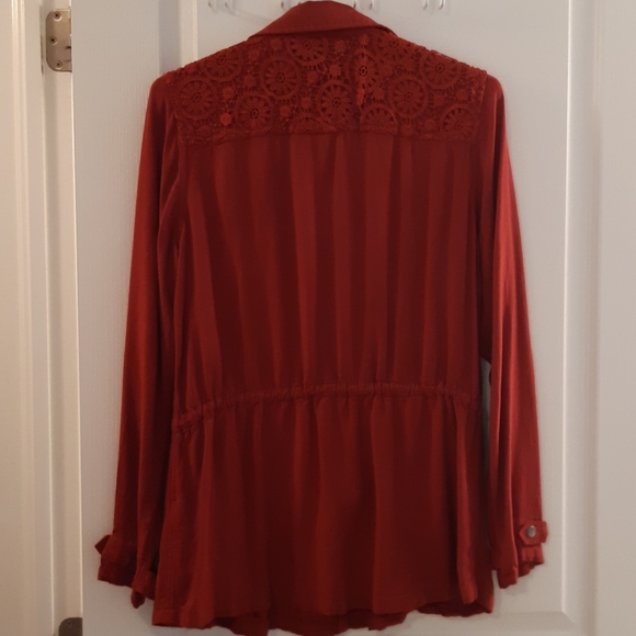 Button up long sleeve shirt. - Picture 3 of 5